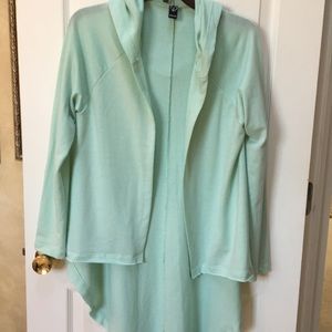 Hooded open sweater, smoke & pet free home